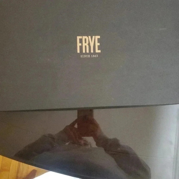 FRYE GIFT SET - Picture 4 of 4